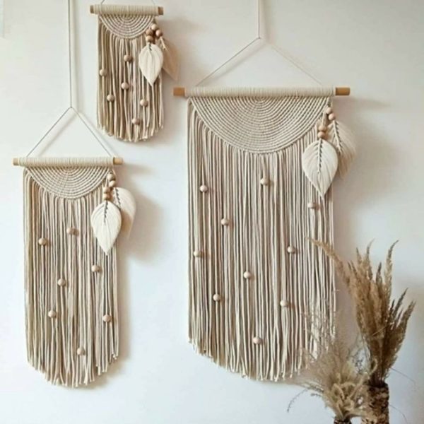 مكرمية جدارية معلقة