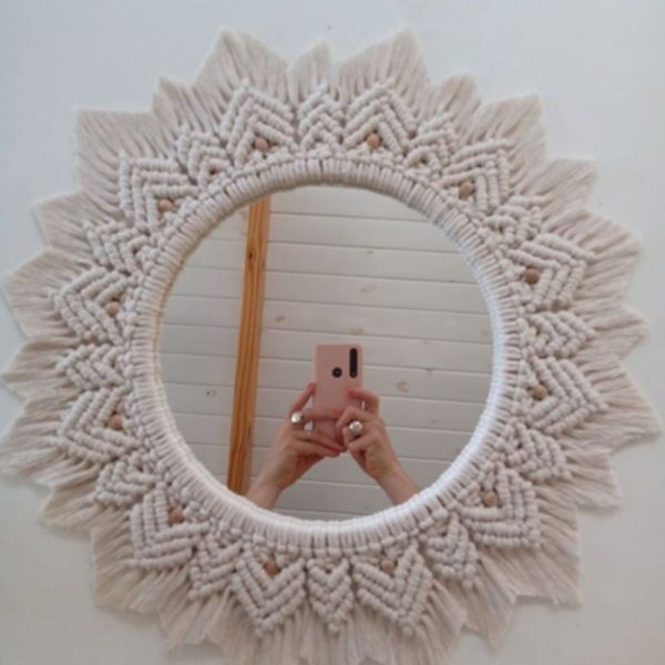 مرايا مكرمية بيضاء